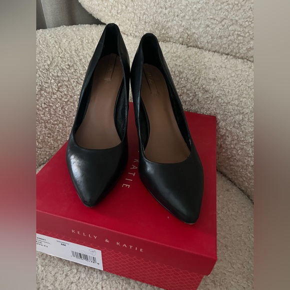 Black ALDO Stilettos - Picture 2 of 3